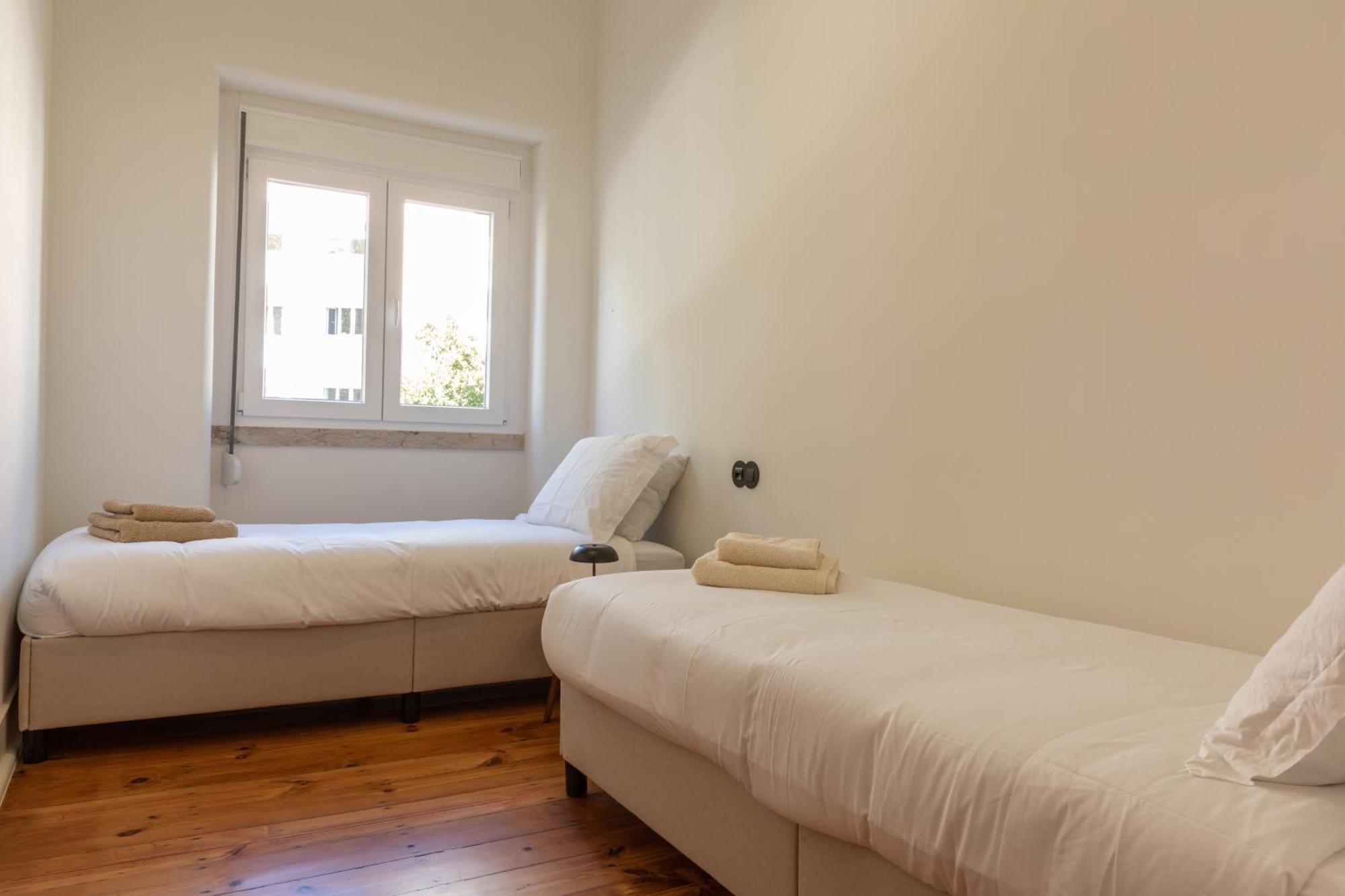 Alvalade 58 - Charming 2 Bedroom Apartment With Ac Near The Airport And City Center Lisbona Esterno foto